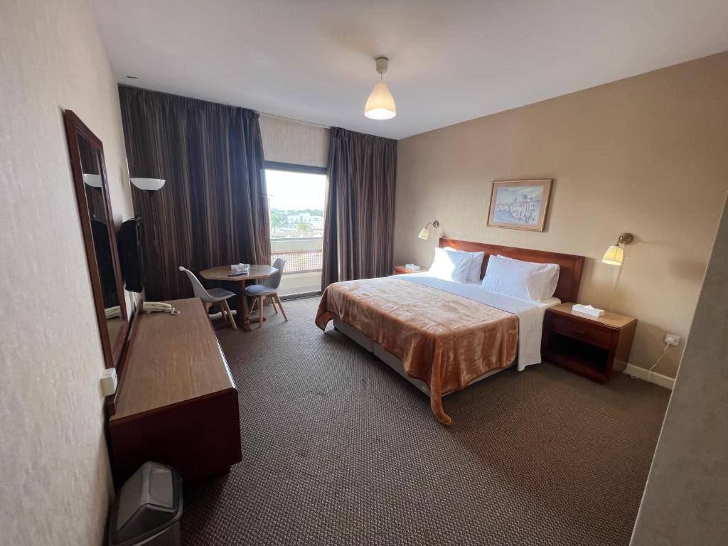 Top Hotel Apartments room photo 3, Al Ain
